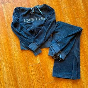 BEBE ZIP-UP HOODIE AND SWEATPANTS. DARK GRAY. SIZE SMALL.